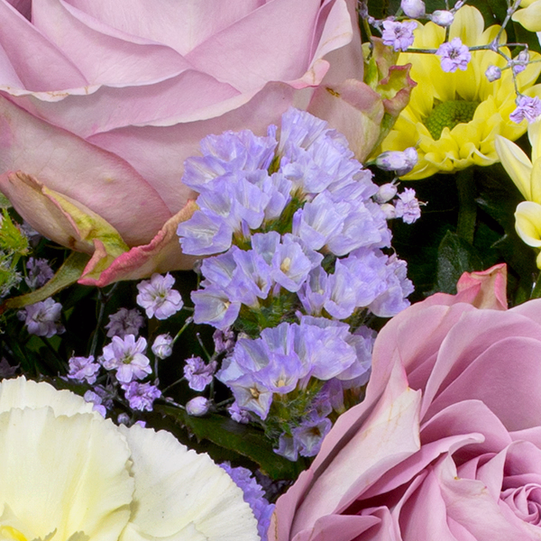 Blumenstrauß Glückspost mit Vase & Ferrero Giotto 3er