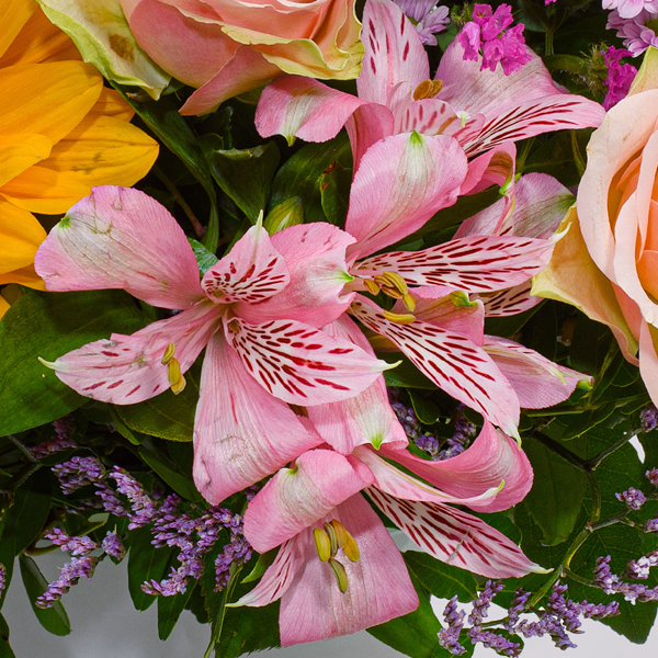 Flower Bouquet Fabelhaft with vase & 3 Ferrero Giotto