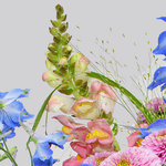 Blumenstrauß Lovely mit Vase & Ferrero Giotto 3er