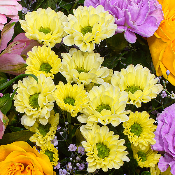 Blumenstrauß Joy mit Vase & Ferrero Giotto