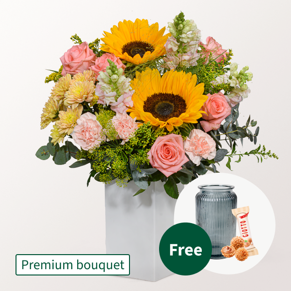 Premium Bouquet Prachtvoll with Premium Vase & 3 Ferrero Giotto