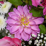 Premium Bouquet Schön, dass es dich gibt with Premium Vase & 3 Ferrero Giotto