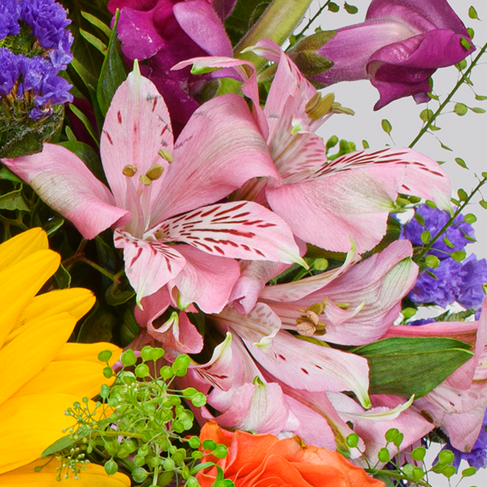 Premiumstrauß Große Freude mit Premiumvase & Ferrero Giotto 3er