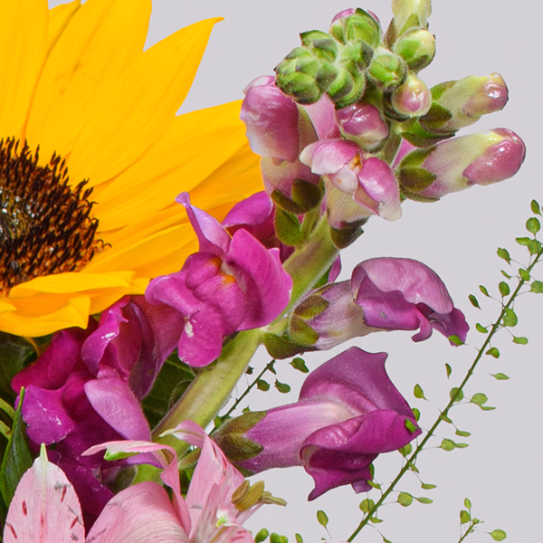 Premiumstrauß Große Freude mit Premiumvase & Ferrero Giotto 3er