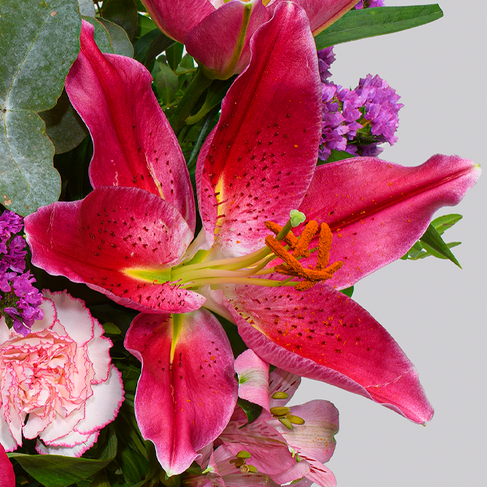 Premiumstrauß Mama mit Premiumvase & Ferrero Giotto 3er