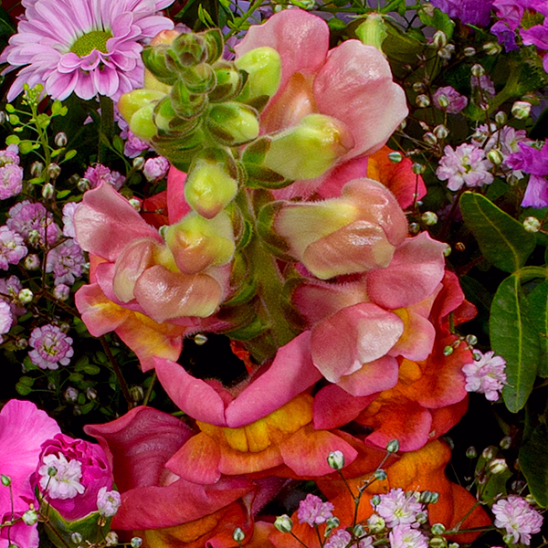 Premium Bouquet Märchengarten with Premium Vase & 3 Ferrero Giotto