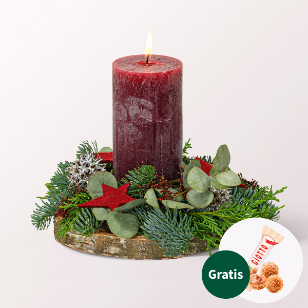Adventsgesteck mit bordeauxfarbener Kerze mit Ferrero Giotto 3er