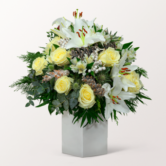 Premiumstrauß Snow White mit Premiumvase & Ferrero Giotto 3er