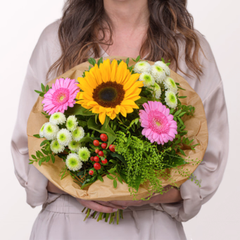 Blumenstrauß Sommerblüten mit Vase & Ferrero Giotto