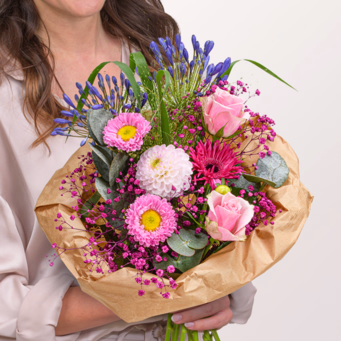 Blumenmix Herzensgrüße mit Halloren Kugeln