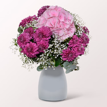 Flower Bouquet Von Herzen with vase & 3 Ferrero Giotto