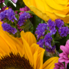 Blumenstrauß Farbenfroh mit Vase & Ferrero Giotto 3er