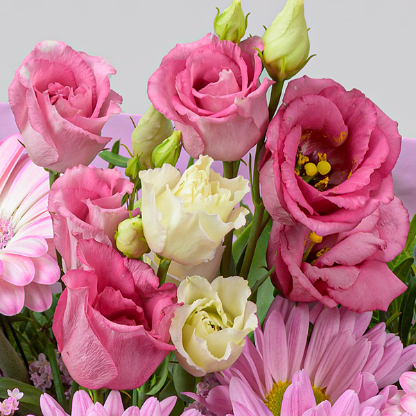 Blumenstrauß Süßer Traum mit Vase & Ferrero Giotto 3er