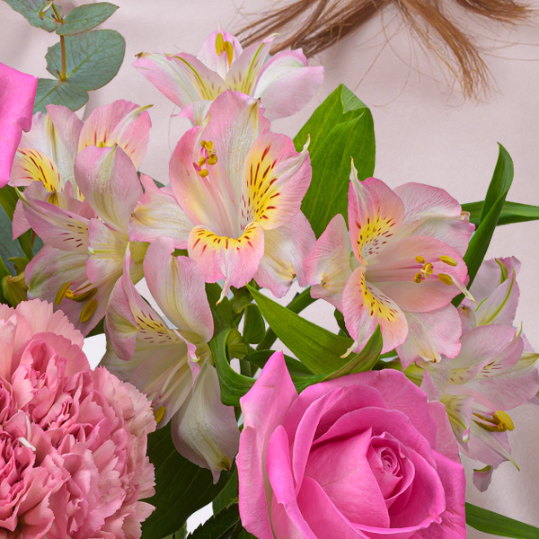 Flower Bouquet Liebesbote with vase & 3 Ferrero Giotto