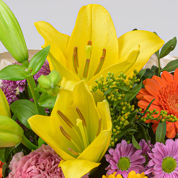 Flower Bouquet Happy Spring with vase & 3 Ferrero Giotto