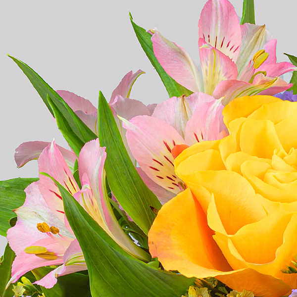 Flower Bouquet Frühjahrszauber with vase & 3 Ferrero Giotto