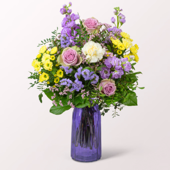 Flower Bouquet Frühlingserwachen with vase & 3 Ferrero Giotto