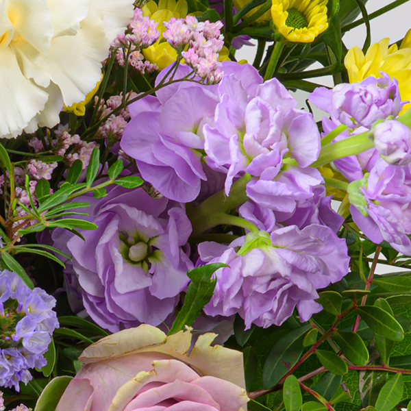 Flower Bouquet Frühlingserwachen with vase & 3 Ferrero Giotto