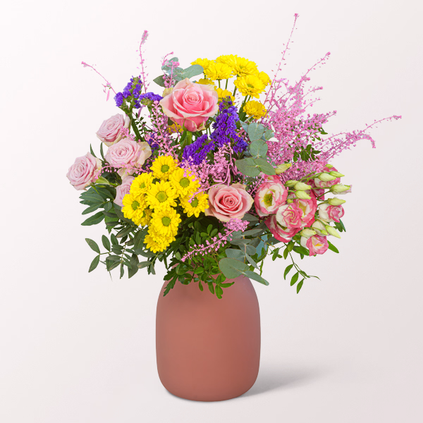 Premium Bouquet Herzlich with Premium Vase & 3 Ferrero Giotto