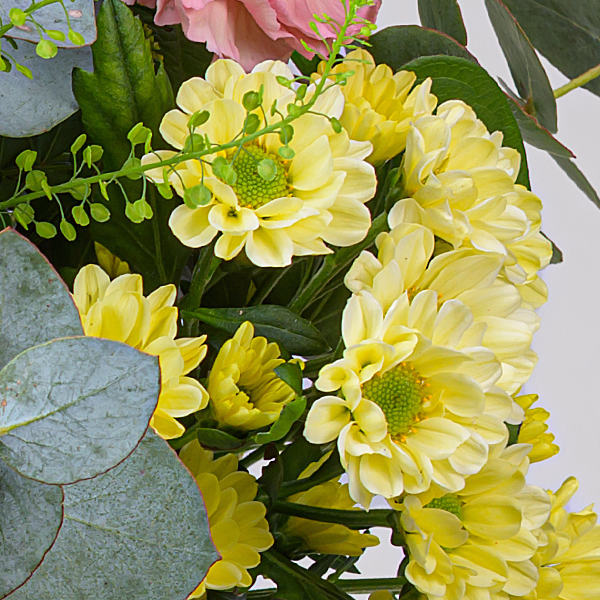 Premiumstrauß Herzensfreude mit Premiumvase & Ferrero Giotto 3er