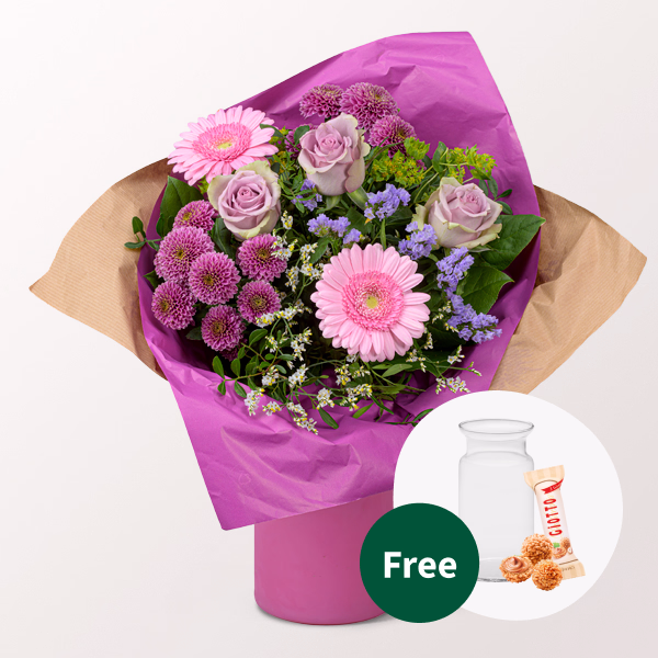 Flower Bouquet Herzenstraum with vase & 3 Ferrero Giotto