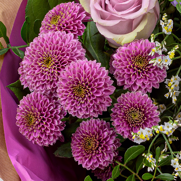 Flower Bouquet Herzenstraum with vase & 3 Ferrero Giotto