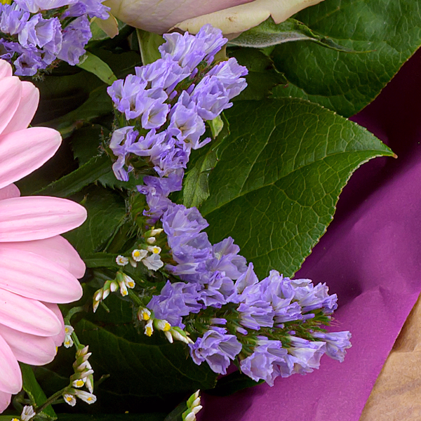 Blumenstrauß Herzenstraum mit Vase & Ferrero Giotto 3er