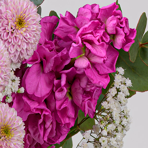 Blumenstrauß Lullaby mit Vase & Ferrero Giotto 3er