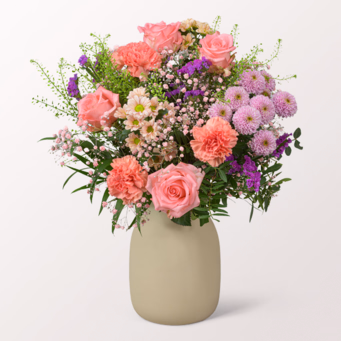 Premium Bouquet Fabelhaft with Premium Vase & 3 Ferrero Giotto