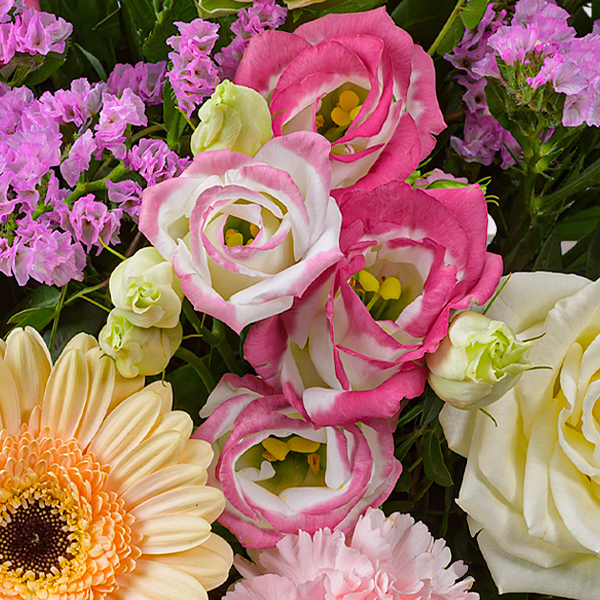 Premiumstrauß Wilde Liebe mit Premiumvase & Ferrero Giotto 3er