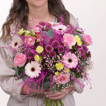 Premiumstrauß Verträumt mit Premiumvase & Ferrero Giotto 3er