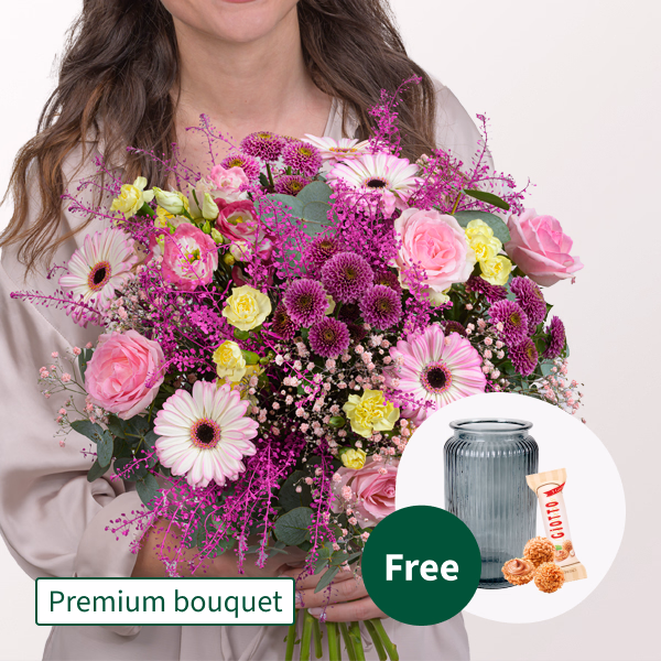 Premium Bouquet Verträumt with Premium Vase & 3 Ferrero Giotto