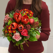 Blumenstrauß Holly mit Vase & Ferrero Giotto 3er