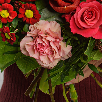 Blumenstrauß Holly mit Vase & Ferrero Giotto 3er