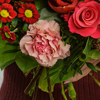 Blumenstrauß Holly mit Vase & Ferrero Giotto 3er