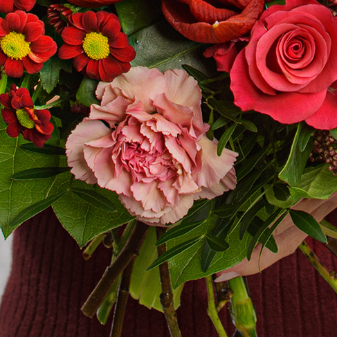 Flower Bouquet Holly with vase & 3 Ferrero Giotto