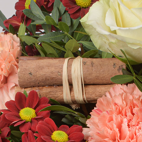 Flower Bouquet Winterbote with vase & 3 Ferrero Giotto