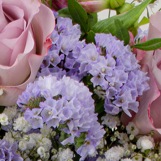 Flower Bouquet Winterhauch with vase & 3 Ferrero Giotto