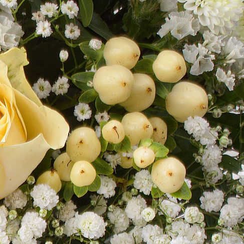 Blumenstrauß Goldschimmer mit Vase & Ferrero Giotto 3er