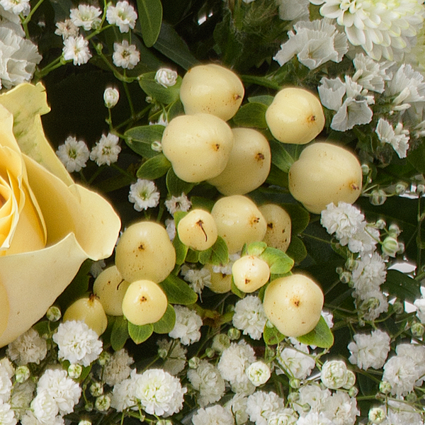 Flower Bouquet Goldschimmer with vase & 3 Ferrero Giotto