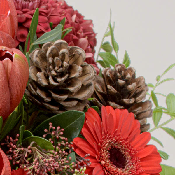 Blumenstrauß Winterlaune mit Vase & Ferrero Giotto 3er