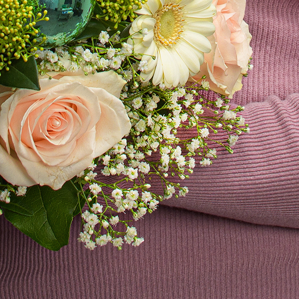 Premiumstrauß Wintertraum mit Premiumvase & Ferrero Giotto 3er