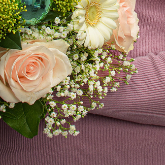 Premiumstrauß Wintertraum mit Premiumvase & Ferrero Giotto 3er