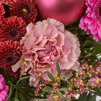 Premium Bouquet Winterglück with Premium Vase & 3 Ferrero Giotto