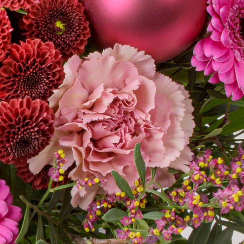 Premium Bouquet Winterglück with Premium Vase & 3 Ferrero Giotto