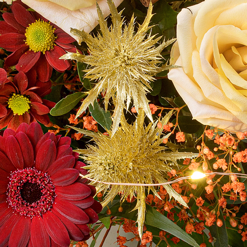 Premium Bouquet Weihnachtszauber with Premium Vase & 3 Ferrero Giotto