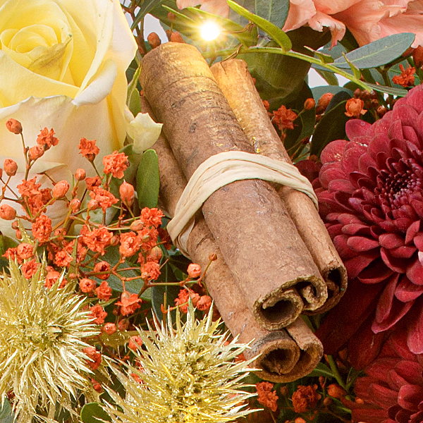 Premium Bouquet Weihnachtszauber with Premium Vase & 3 Ferrero Giotto