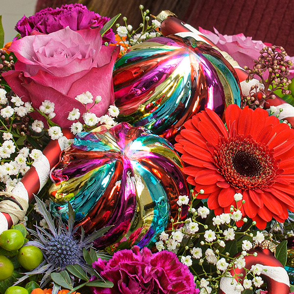 Premium Bouquet Feliz Navidad with Premium Vase & 3 Ferrero Giotto