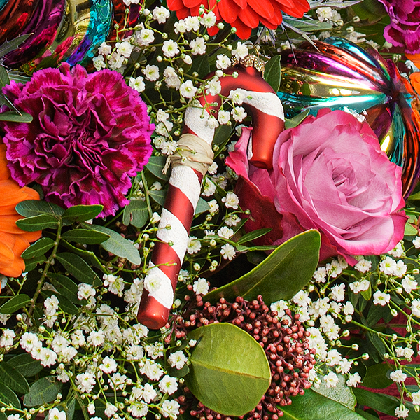 Premium Bouquet Feliz Navidad with Premium Vase & 3 Ferrero Giotto