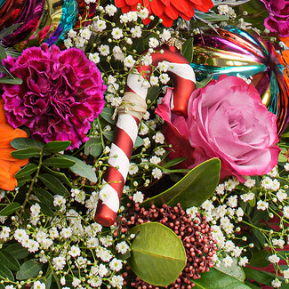 Premium Bouquet Feliz Navidad with Premium Vase & 3 Ferrero Giotto